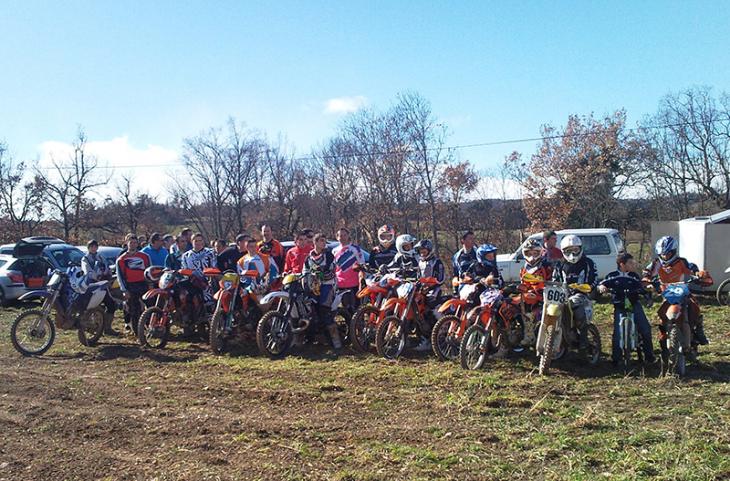 Le terrain de cross Le terrain de cross